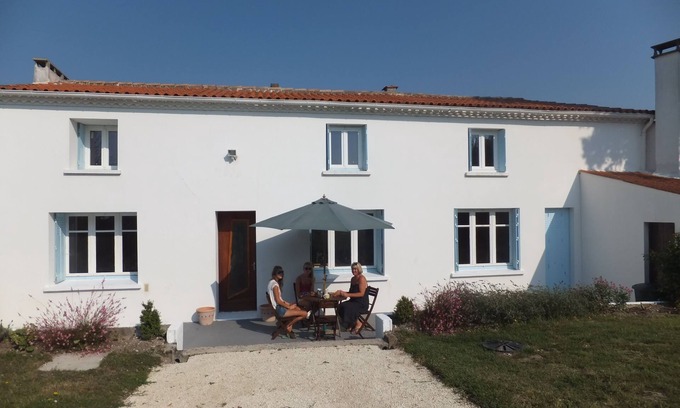 Chenac-Saint-Seurin-d'Uzet House | Large House Between Talmont And Mortagne Sur Gironde With Views On Estuary