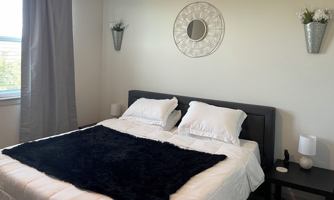 Aubrey Apartment | Large 1 BR Apartment w/ king Size Bed