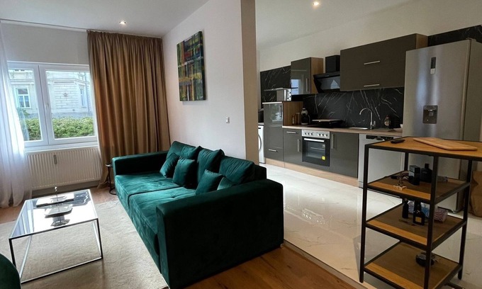 Crimmitschau Apartment | Large 105 square meter family apartment with marble bathroom and high standard.