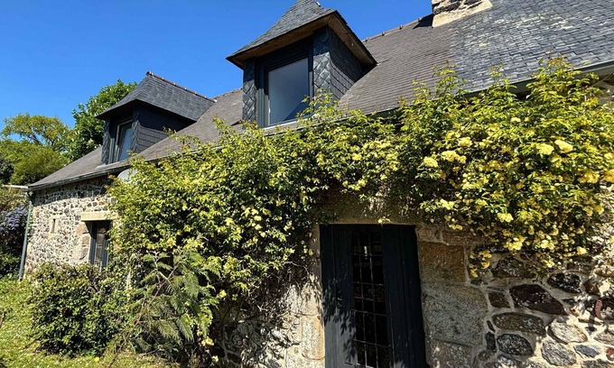 Henansal Cottage | Large 3 bedroom gite with heated covered pool & large garden