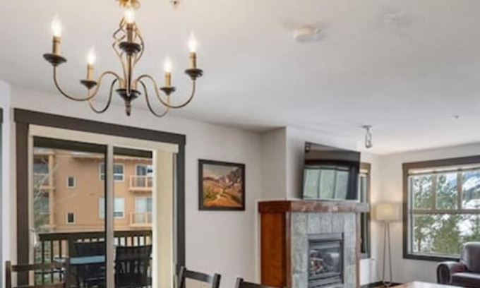 East Kootenay Condo | LARGE 3-Br 3-Ba | Ski In/Out | Pool & Hot Tubs | Central Upper Village Location