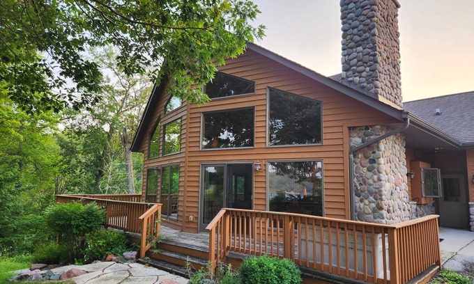 Campbellsport House | Large 3200 Sq Ft 4-bedroom house on Long Lake - Dundee