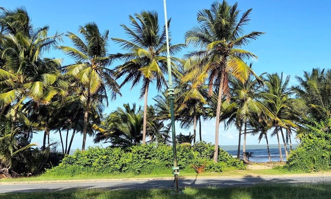 3ra Seccion House | Large 3bdrm Beachhouse Punta Salinas- 15 min from San Juan