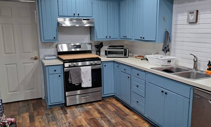 Arkport House | Large 4-bedroom house in Arkport NY with A/C, WiFi. Sleeps 10