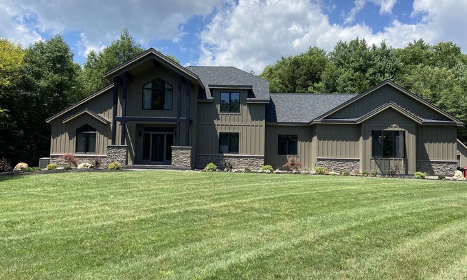 Porter Corners House | Large 4 br home w htd pool 15 mins to SPAC, Saratoga and Belmont Racingn