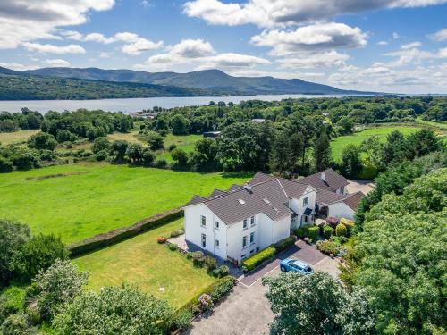 Kenmare House | Large 5 bedroom home to sleep 10 people with wonderful sea views