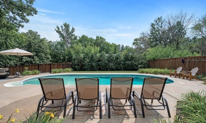 Shoreview House | Large 6-Bedroom Heated Pool - Private Chef