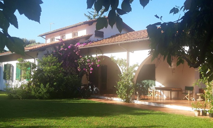Massa Villa | Large 60s villa with large garden, near the sea.
