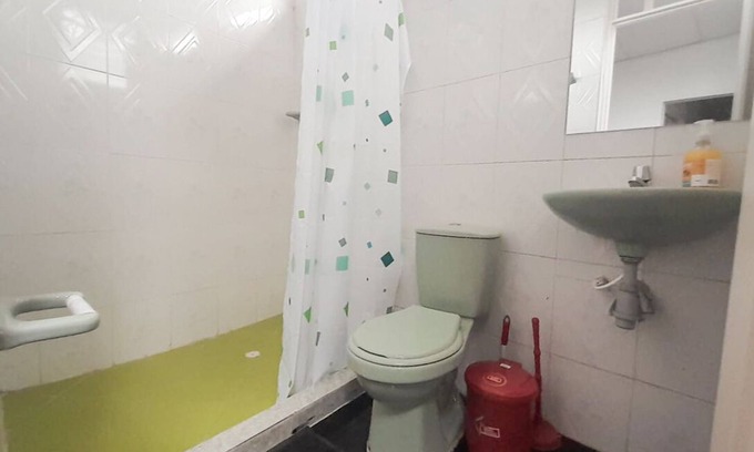 Acacias Apartment | Large, affordable family home