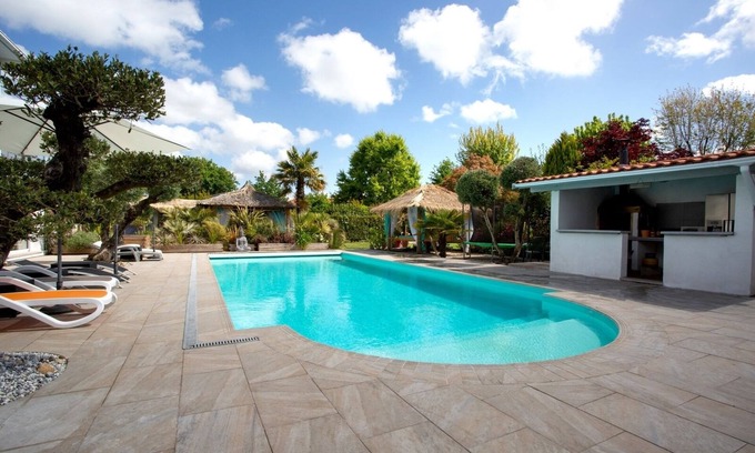 Biscarrosse House | Large air-conditioned house (10 people) in large enclosed wooded grounds, heated swimming pool