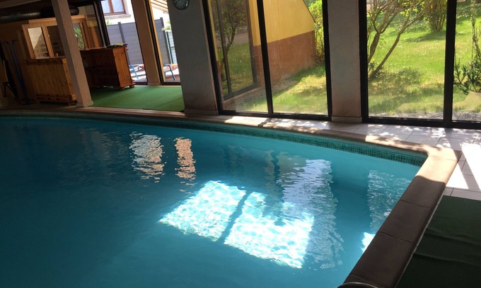 Wasselonne House | Large air-conditioned room for 1 to 4 people with access to the communal swimming pool