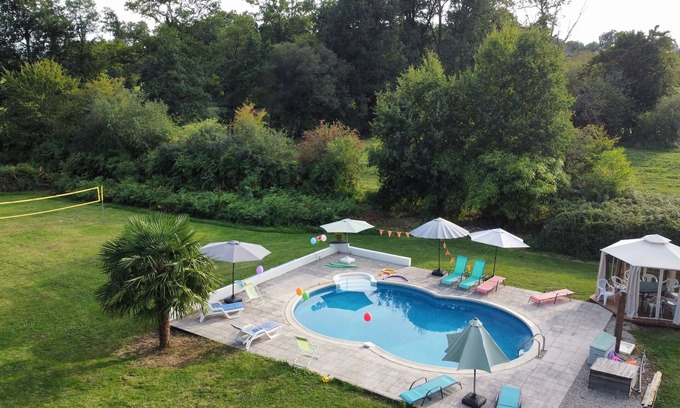 Saint-Julien-le-Vendomois House | Large and spacious with all modern appliances and a 9.2x5.6x1.2 m pool