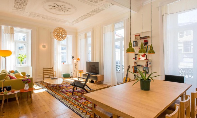 Misericordia Apartment | LARGE AND BRIGHT APARTMENT DOWNTOWN , NEAR BARRIO ALTO WITH AIR CONDITIONNING