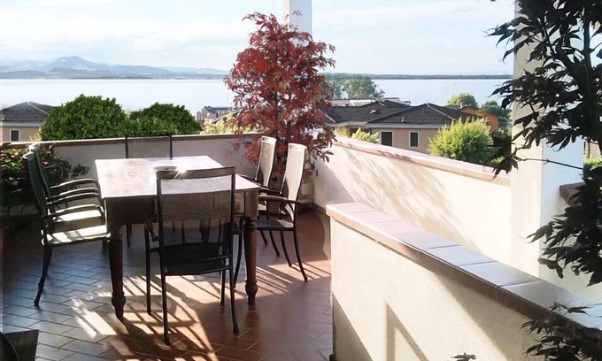 Desenzano del Garda Apartment | Large apartment with terrace