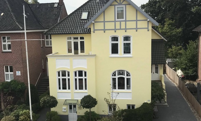 Buxtehude Apartment | Large Apartment with Sauna in central Buxtehude.nNO RENTAL TO FITTERS.