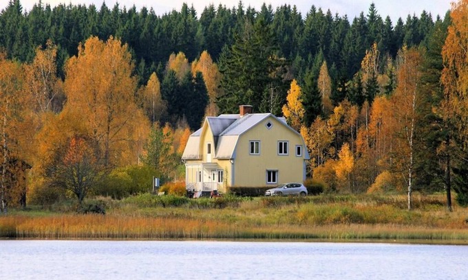 Lysvik Cottage | Large authentic and renovated villa on an idyllic lake - perfect for wintersport