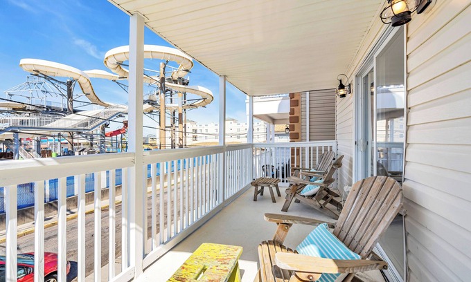 Keansburg House | Large Beach House &Front WaterPark
