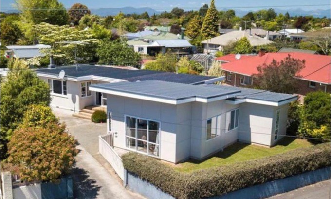 Motueka House | Large Bright Guest House