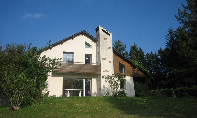 Treignac House | Large bright house away from the Bourg de Treignac on the edge of the forest.