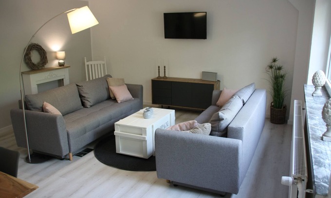 Oetzen Condo | Large, bright vacation apartment in the Lüneburg Heath with pool house and 2 balconies
