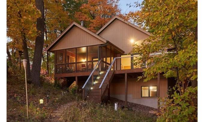 South Haven House | Large Cabin on Lake Sylvia with Tiki Hut