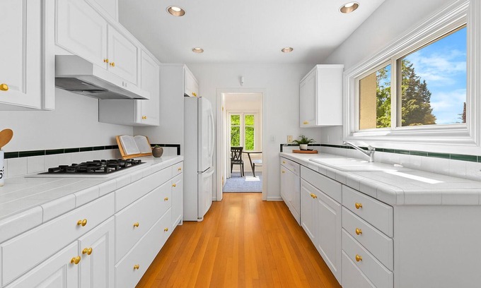 Stevens Hotel | Large Capitol Hill Home Family Retreat