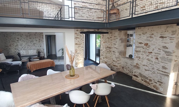 Saint-Crespin-sur-Moine Villa | Large charming property in the countryside, 3* furnished for tourism