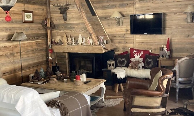 Font-Romeu-Odeillo-Via Apartment | Large Cozy Apartment, Esprit Chalet in the heart of Font Romeu. WIRELESS.