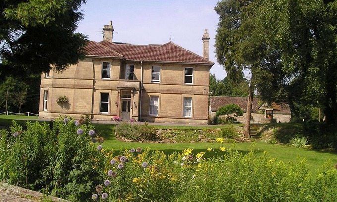 Clutton House | Large country house near Bath, SW England. Sleeps groups 15 - 24 (max 30).