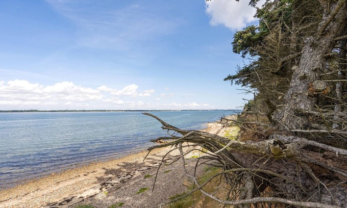 Spøttrup House | Large, comfortable cottage with whirlpool, sauna and access to the beach.