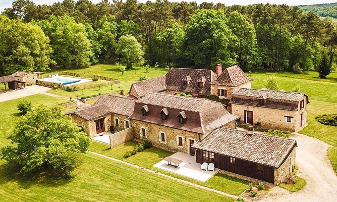 Issac House | Large country house with private pool