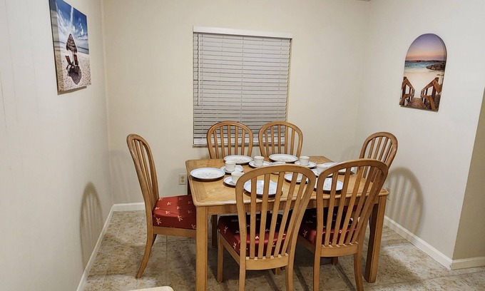 Hobe Sound Villa | Large, cozy and convenient king bed 1/1 + office/den villa - 1 mile from beach!