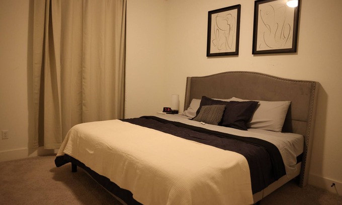 Jefferson Center House | Large, Cozy Room in Prime Location – Your Perfect Getaway!