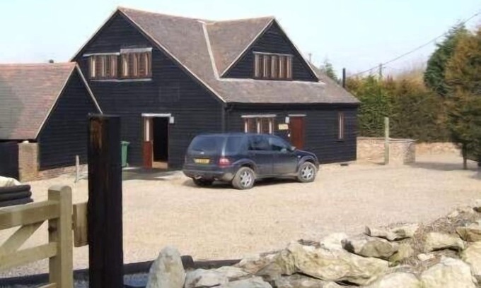 Maidstone House | Large detached 4 bedroom Barn Conversion