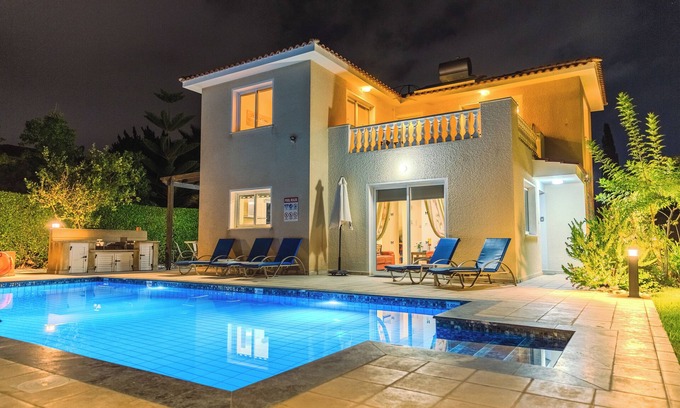 Pegeia Villa | Large Detached Villa with Private Pool and Sea Views - VILLA ALMAR
