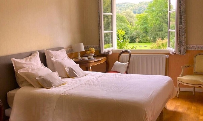 Remoncourt House | Large Double Room Queen size with Garden View