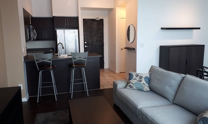 Bathurst Quay Condo | Large Downtown 1 Bdrm condo high rise with city and lake view