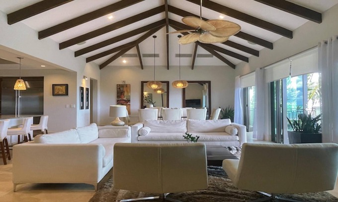 Herreras Apartment | Large Elegant Penthouse Retreat, Beach, Pool, Golf Cart. Perfect for Families