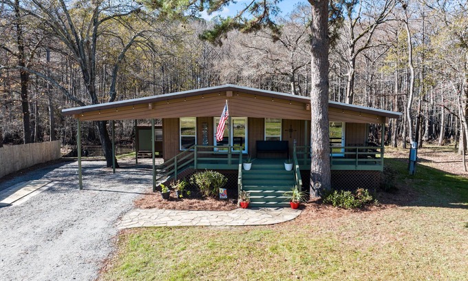 Jefferson House | Large family & dog friendly with great reviews off Big Cypress Bayou/Caddo Lake