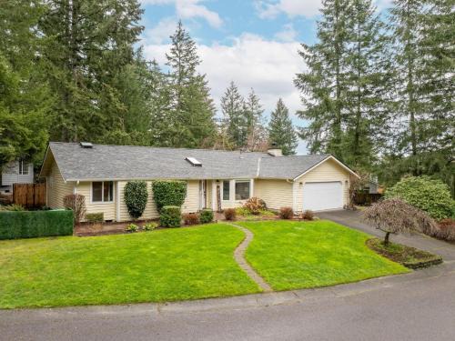 Olympia House | Large Family-Friendly Home on NW Side - Dogs OK