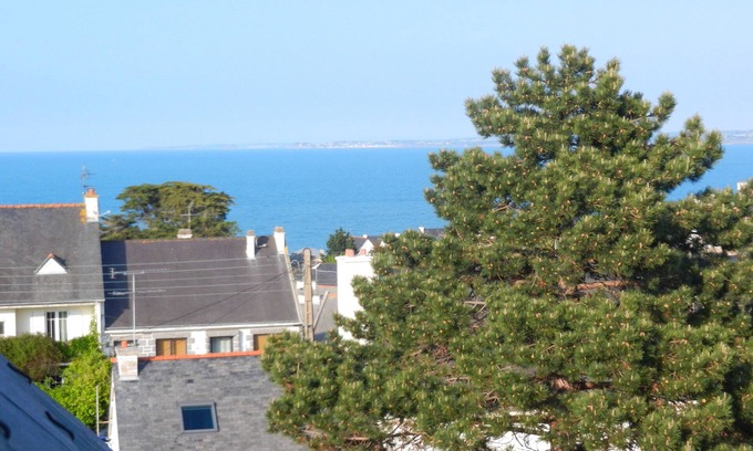Plerin House | Large family home and comfortable near shops and beach