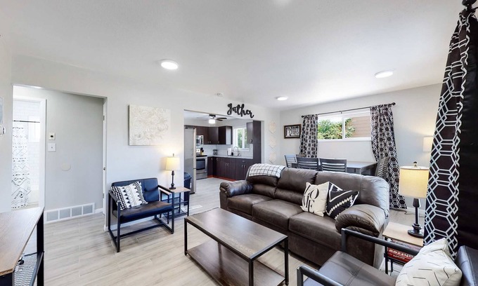 Twin Lakes House | Large family home near Hidden Lake