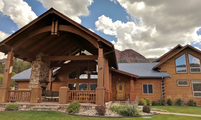 Hermosa House | Large Family Home with Acreage in Beautiful Animas Valley [CO Lic. 02872172-000]