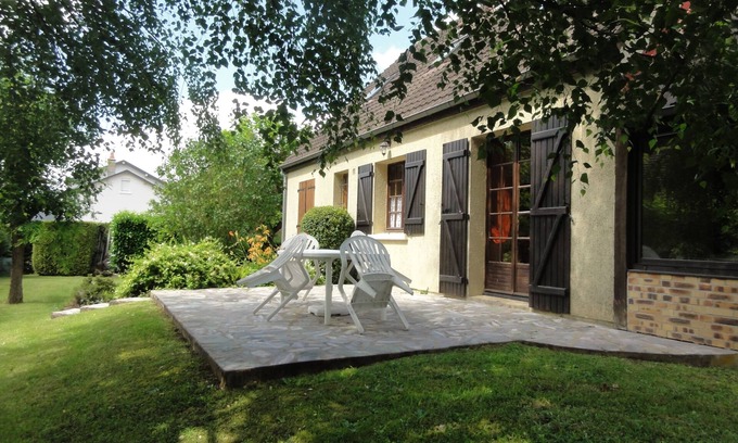 Villedomer House | Large family house with shaded garden in the heart of the Loire Valley