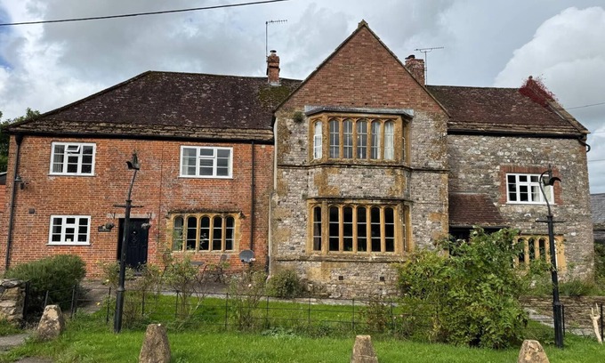Chard House | Large Farmhouse - Swimming Pool, Hot Tub and Sauna