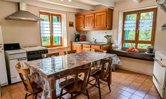 Servance-Miellin Cottage | Large family house in the Vosges with Alsatian stove and near l'Ognon waterfall