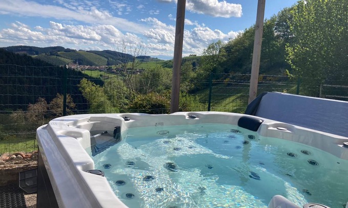 Saint-Vincent-de-Reins House | Large gite with Jacuzzi around Lyon - Rhône Alpes