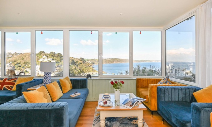 West Looe House | Large holiday home (sleeps 20) sea & panoramic views, & free parking