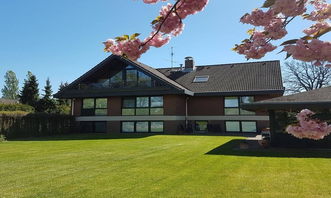 Seevetal House | Large holiday home with winter garden in a quiet location! Near Hamburg