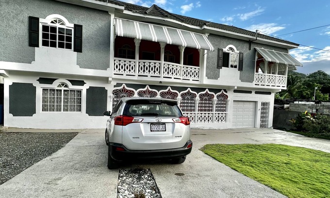 Blue Mountains National Park House | Large home in Portland Parrish